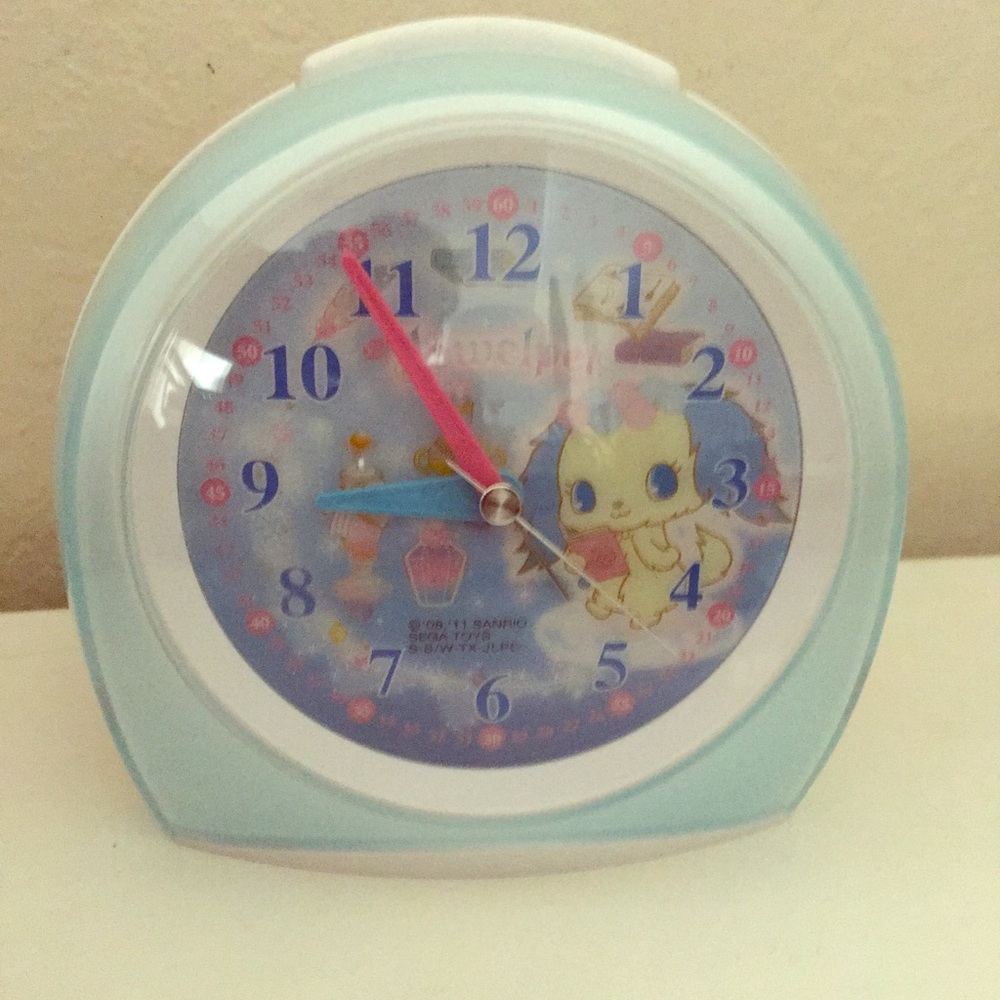 Authentic Sanrio super quiet alarm clock！